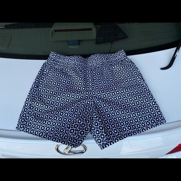 J Crew black and white shorts size 2 - Picture 7 of 7